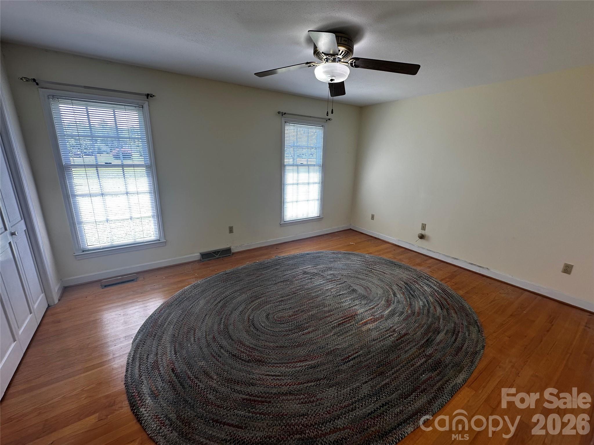 401 S Hickory Street Property Photo 12