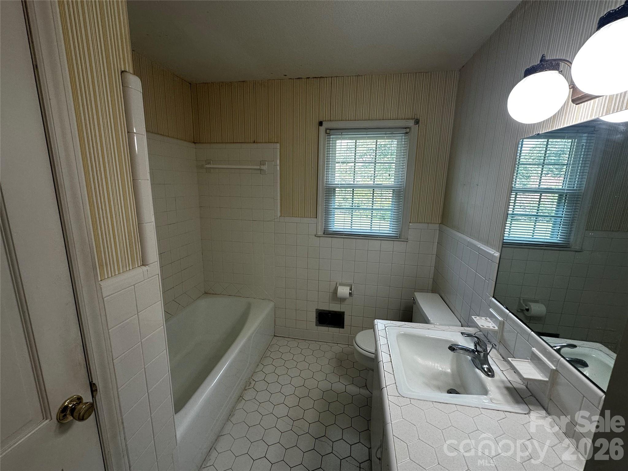 401 S Hickory Street Property Photo 13