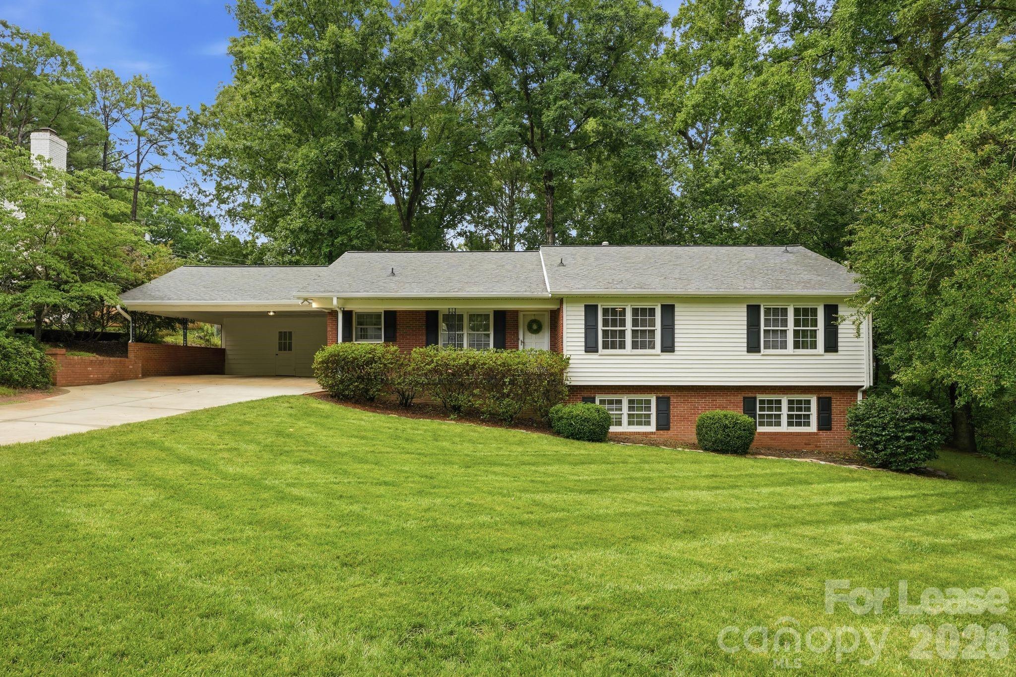 926 Shady Bluff Drive Property Photo 1