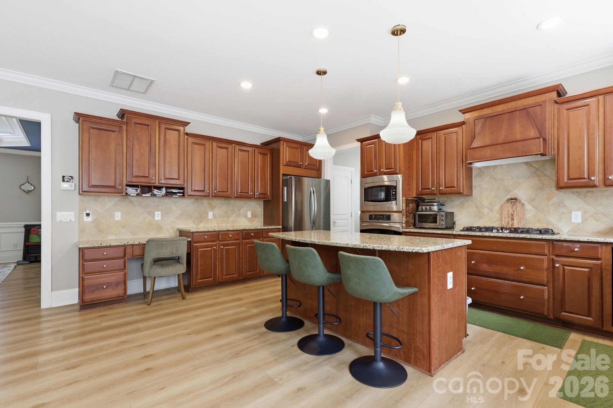 5098 Cressingham Drive Property Photo 12