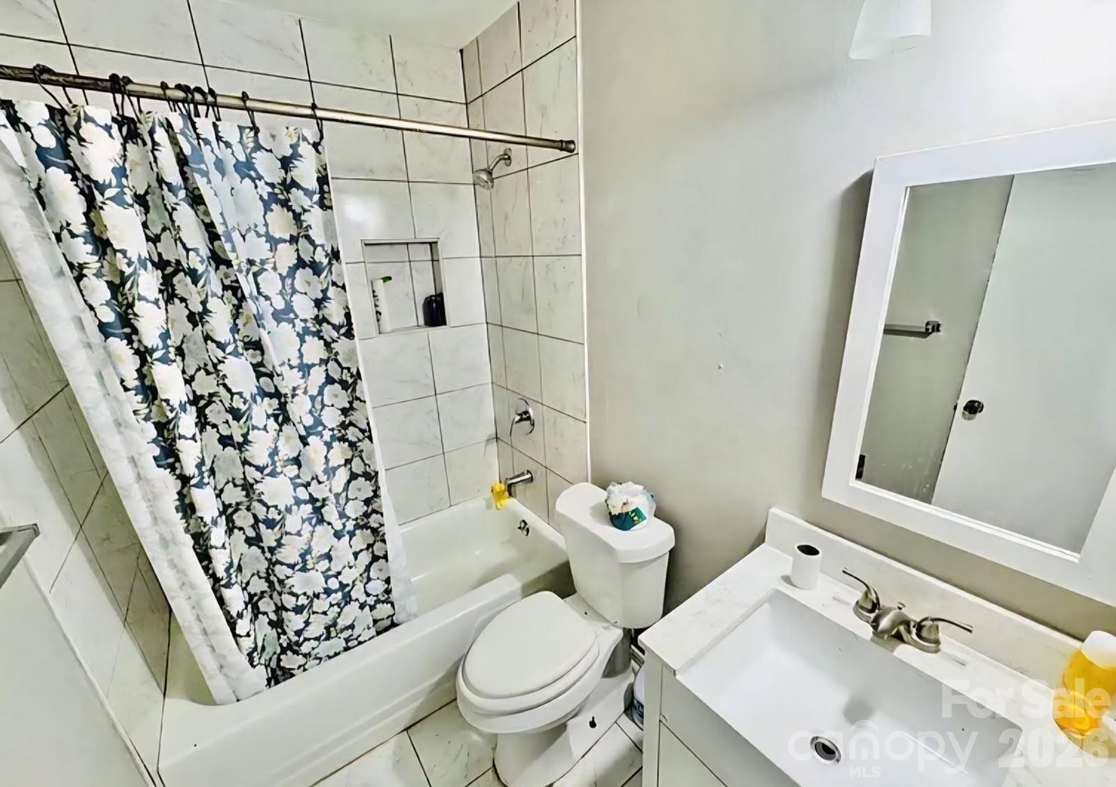 4824 Farm Pond Lane Property Photo 5