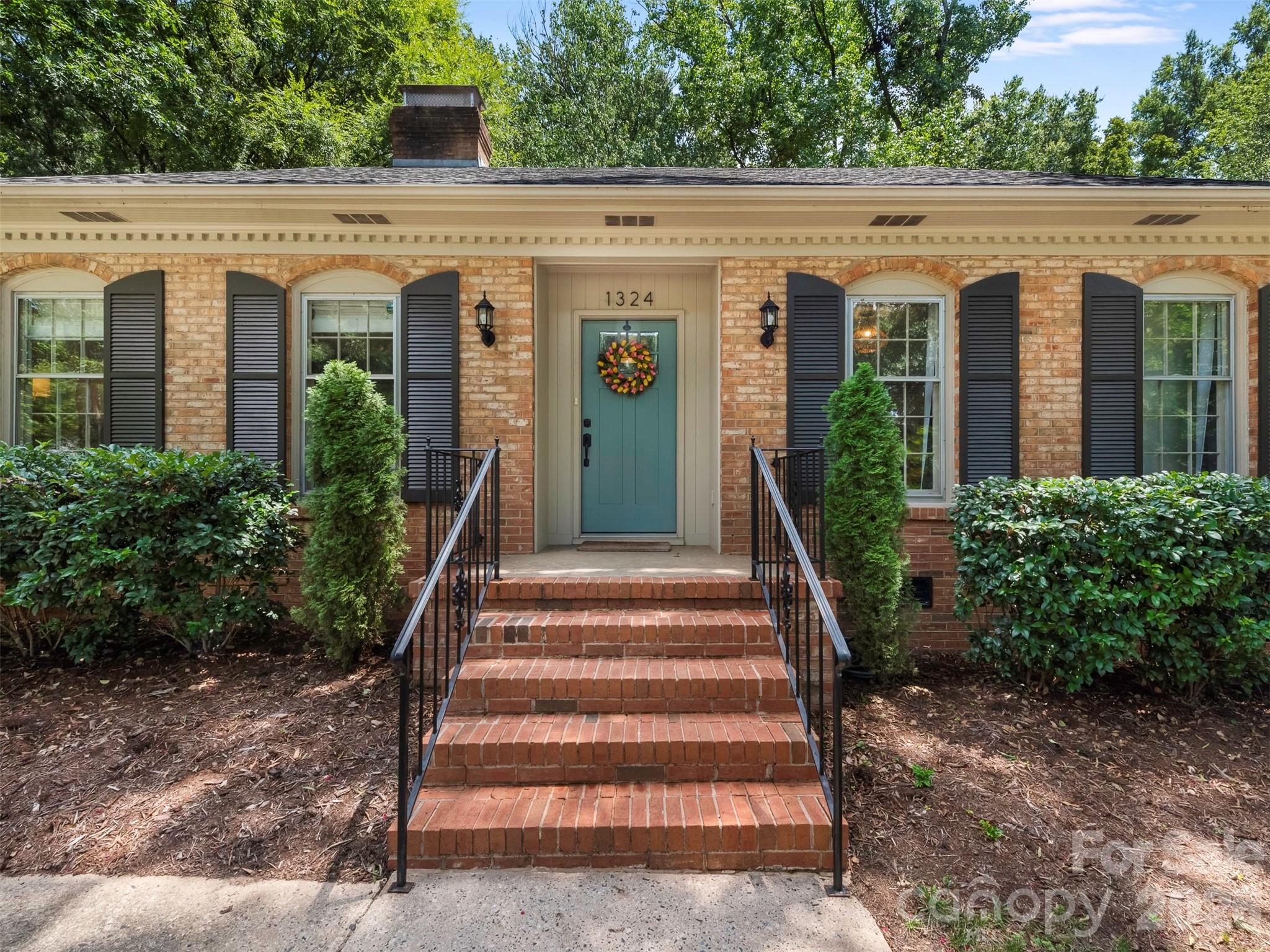 1324 Redcoat Drive Property Photo 2
