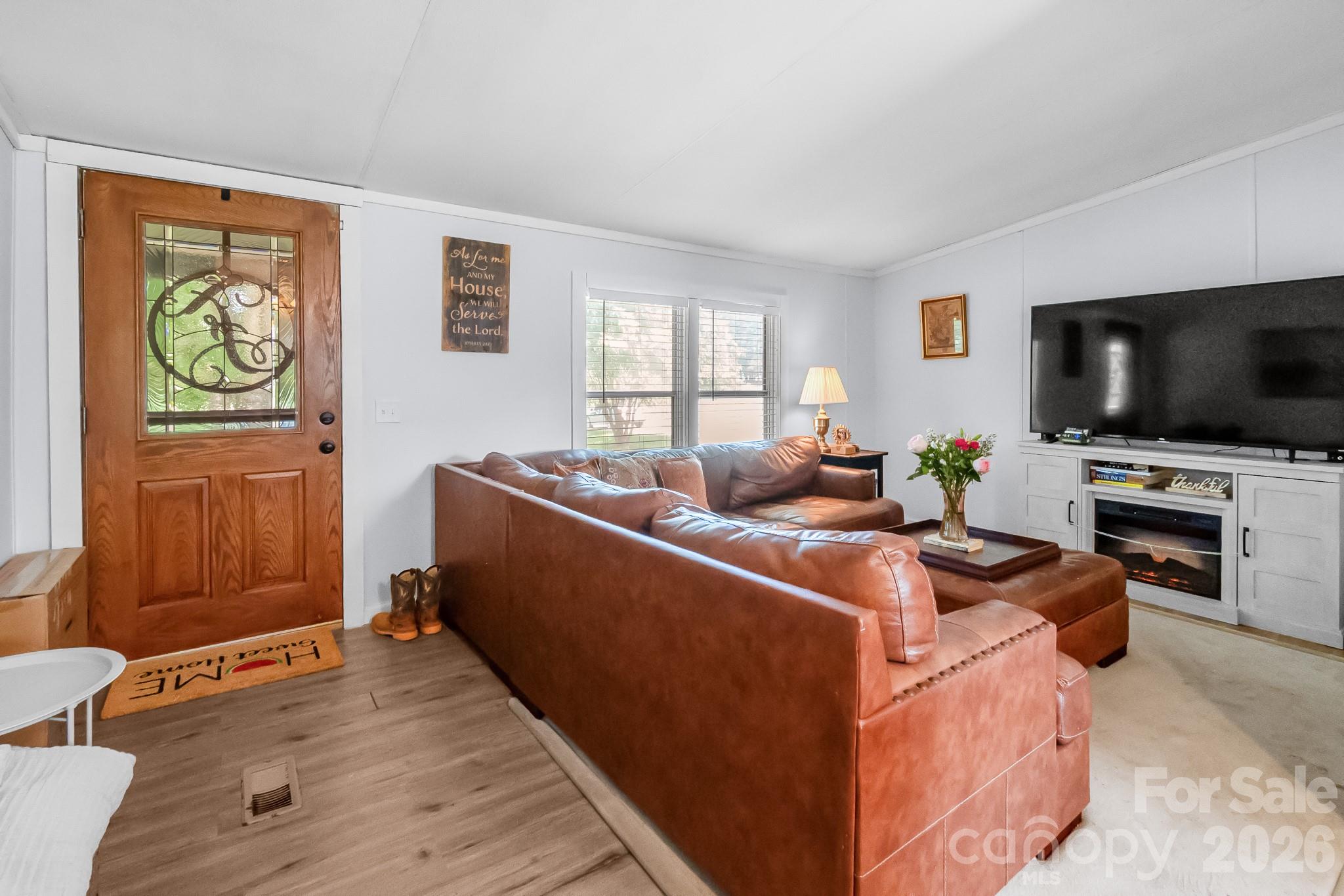 2412 Walnut Road Property Photo 6