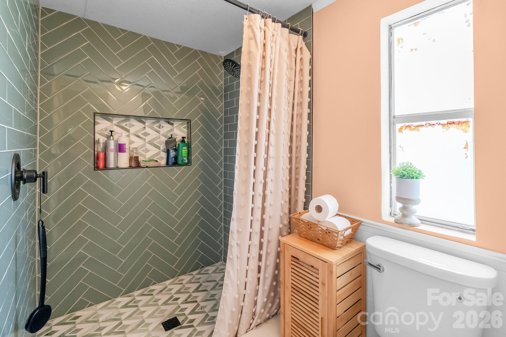 2412 Walnut Road Property Photo 18