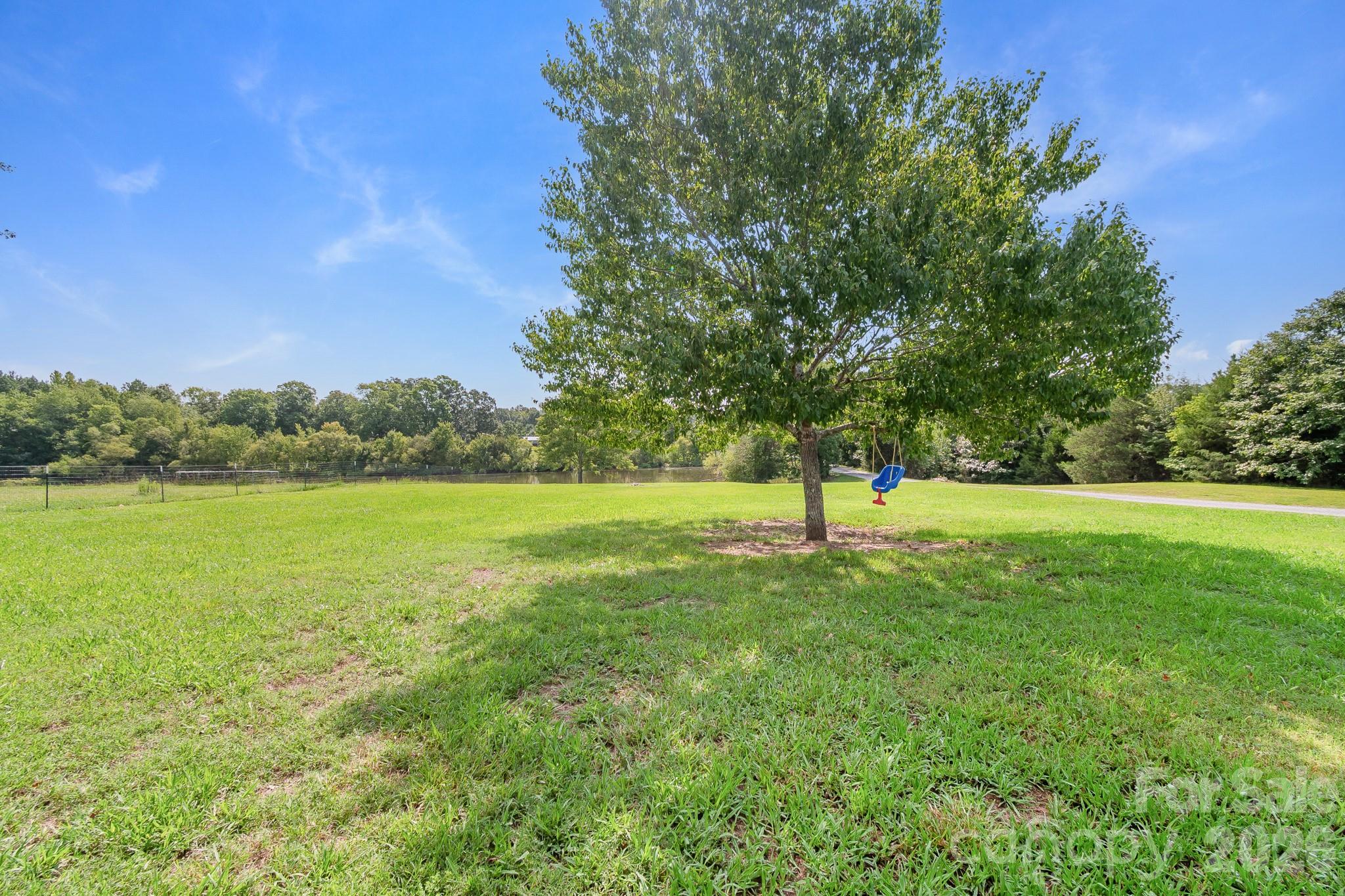 2412 Walnut Road Property Photo 28