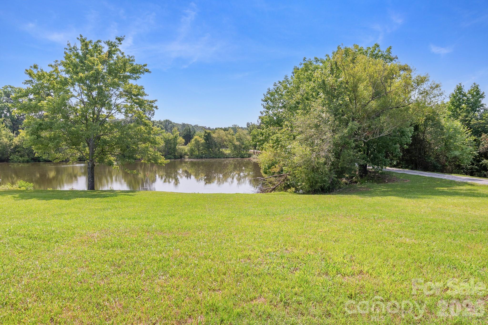 2412 Walnut Road Property Photo 29