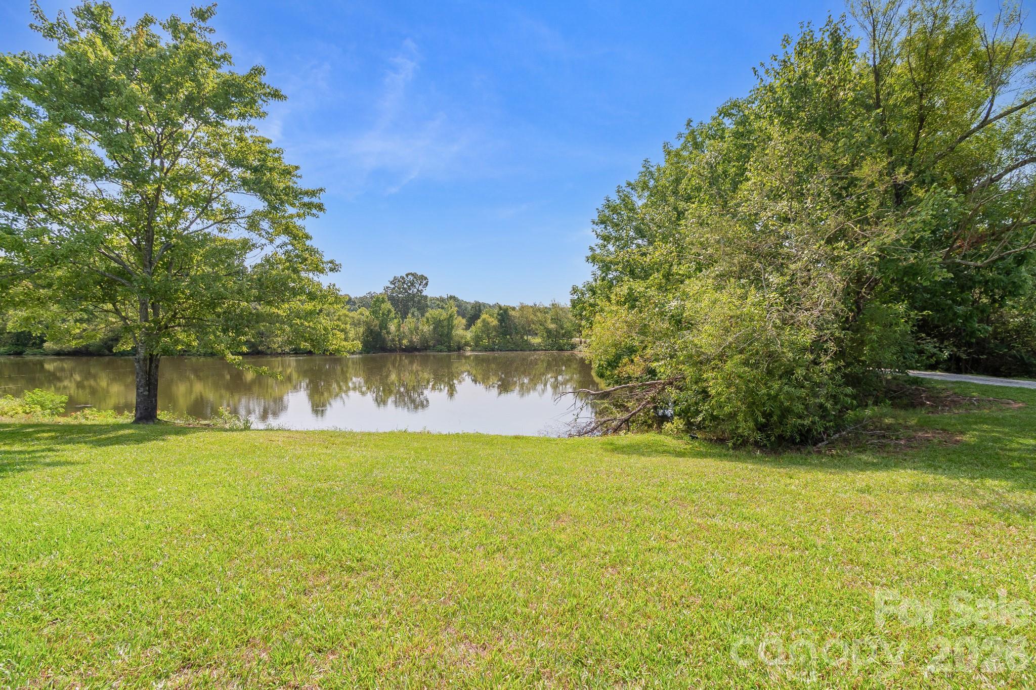 2412 Walnut Road Property Photo 30