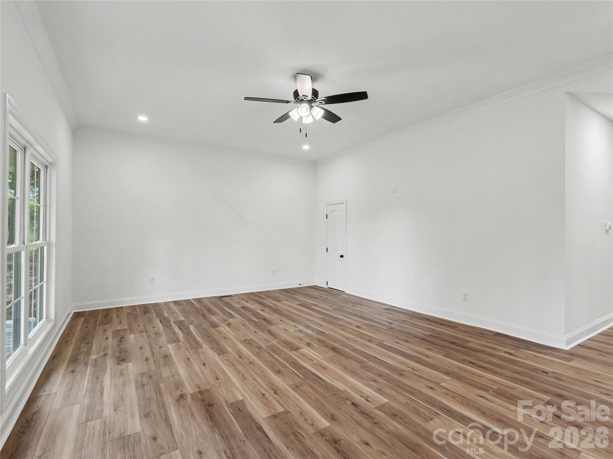 410 E 16th Street Property Photo 8
