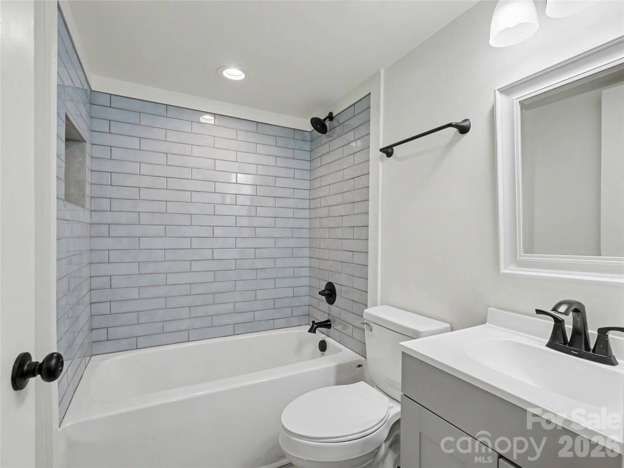 410 E 16th Street Property Photo 13