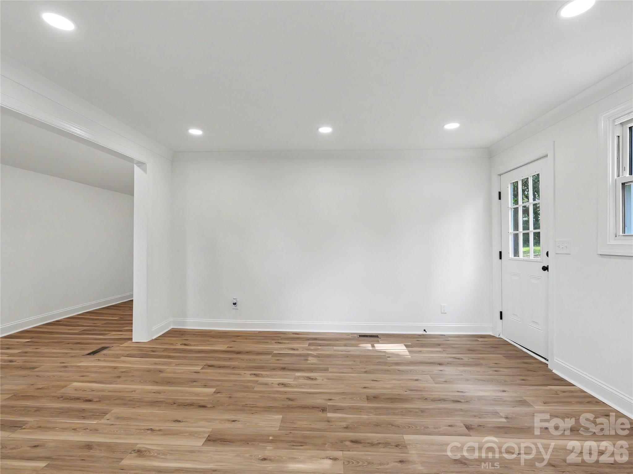 410 E 16th Street Property Photo 24