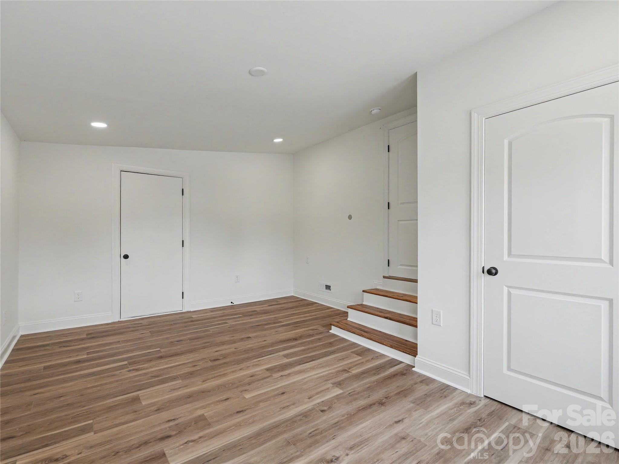 410 E 16th Street Property Photo 28