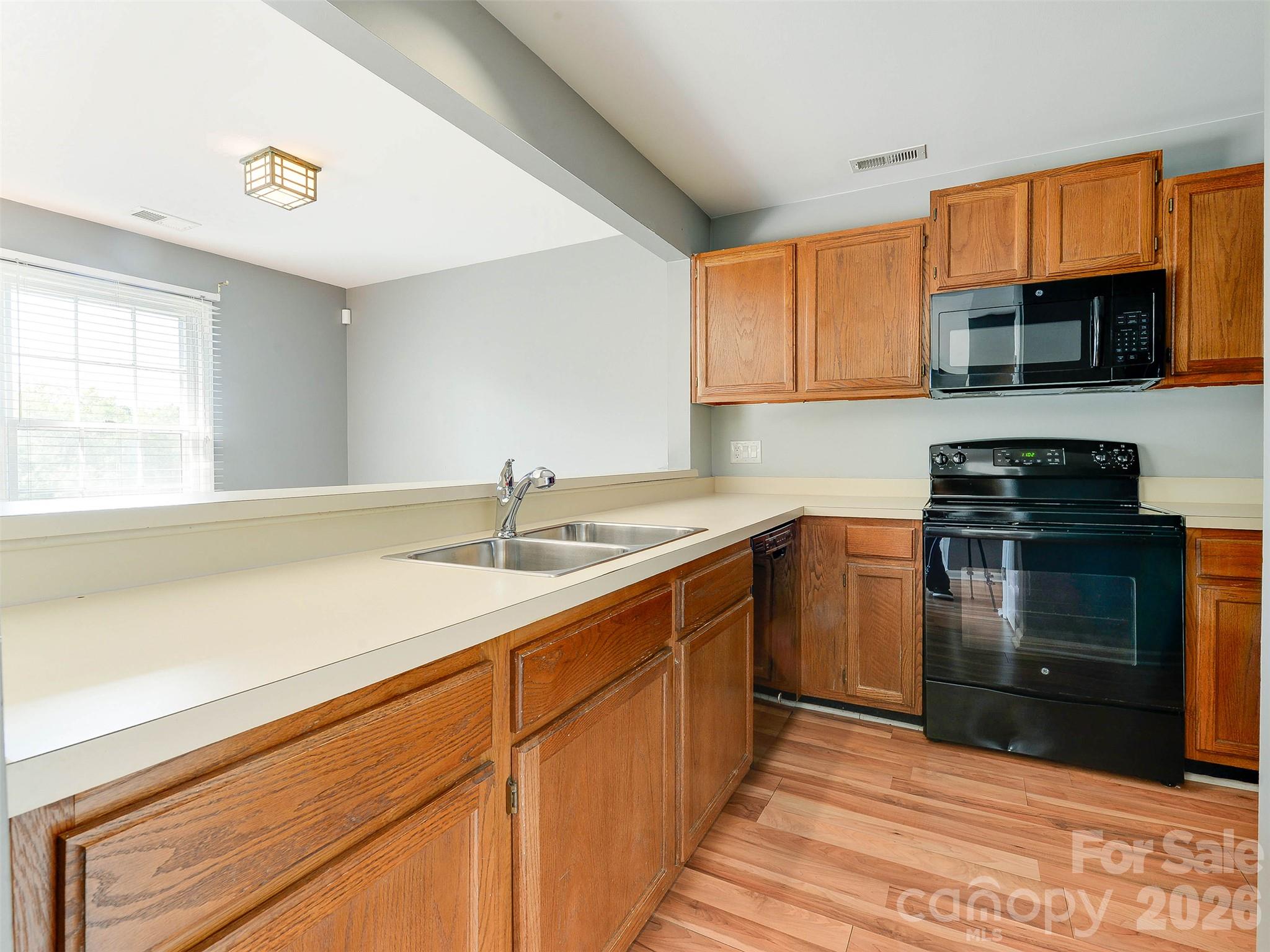 766 Marsh Road 7 Property Photo 12