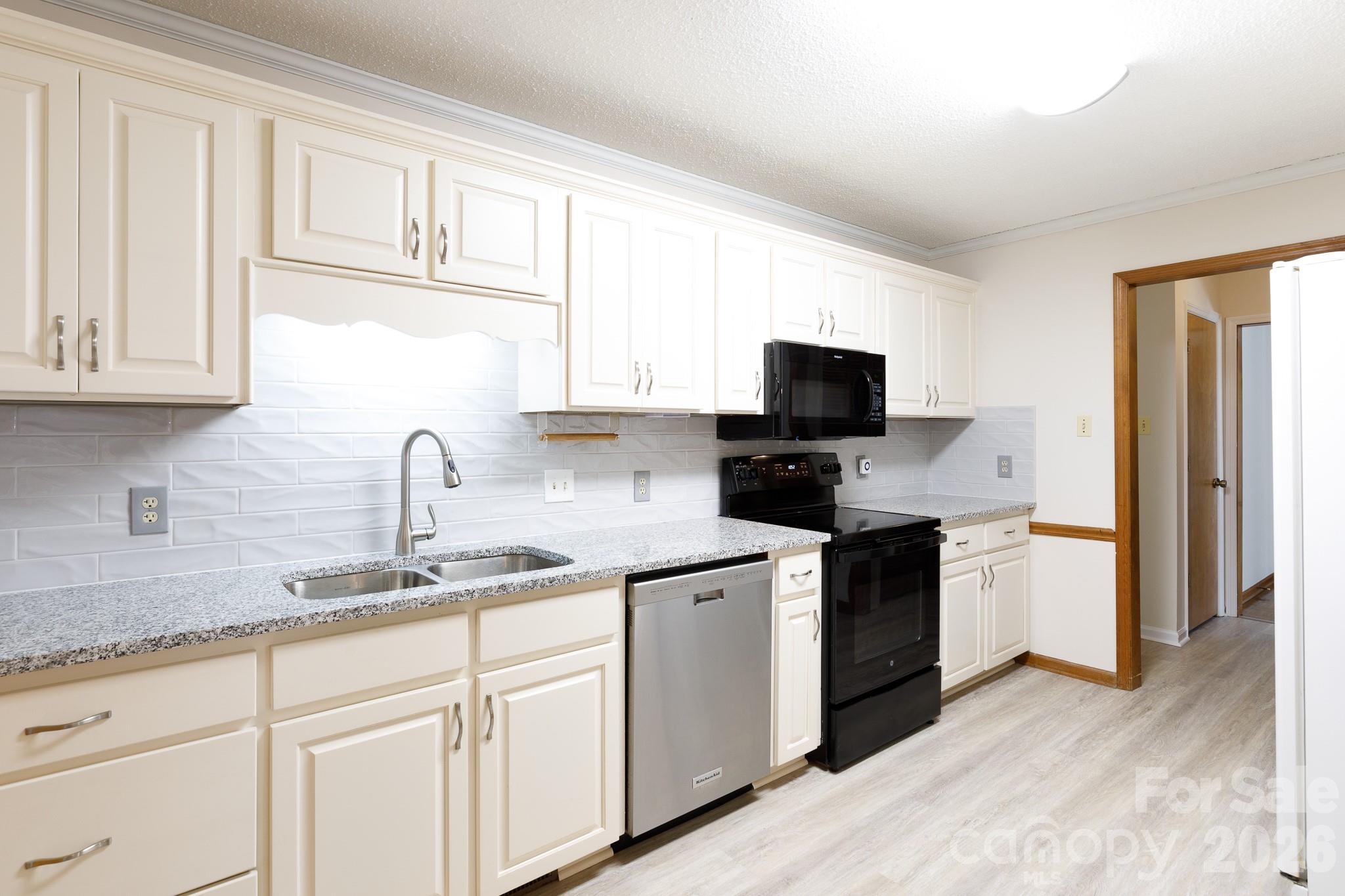 1667 Heatherhill Road Property Photo 10