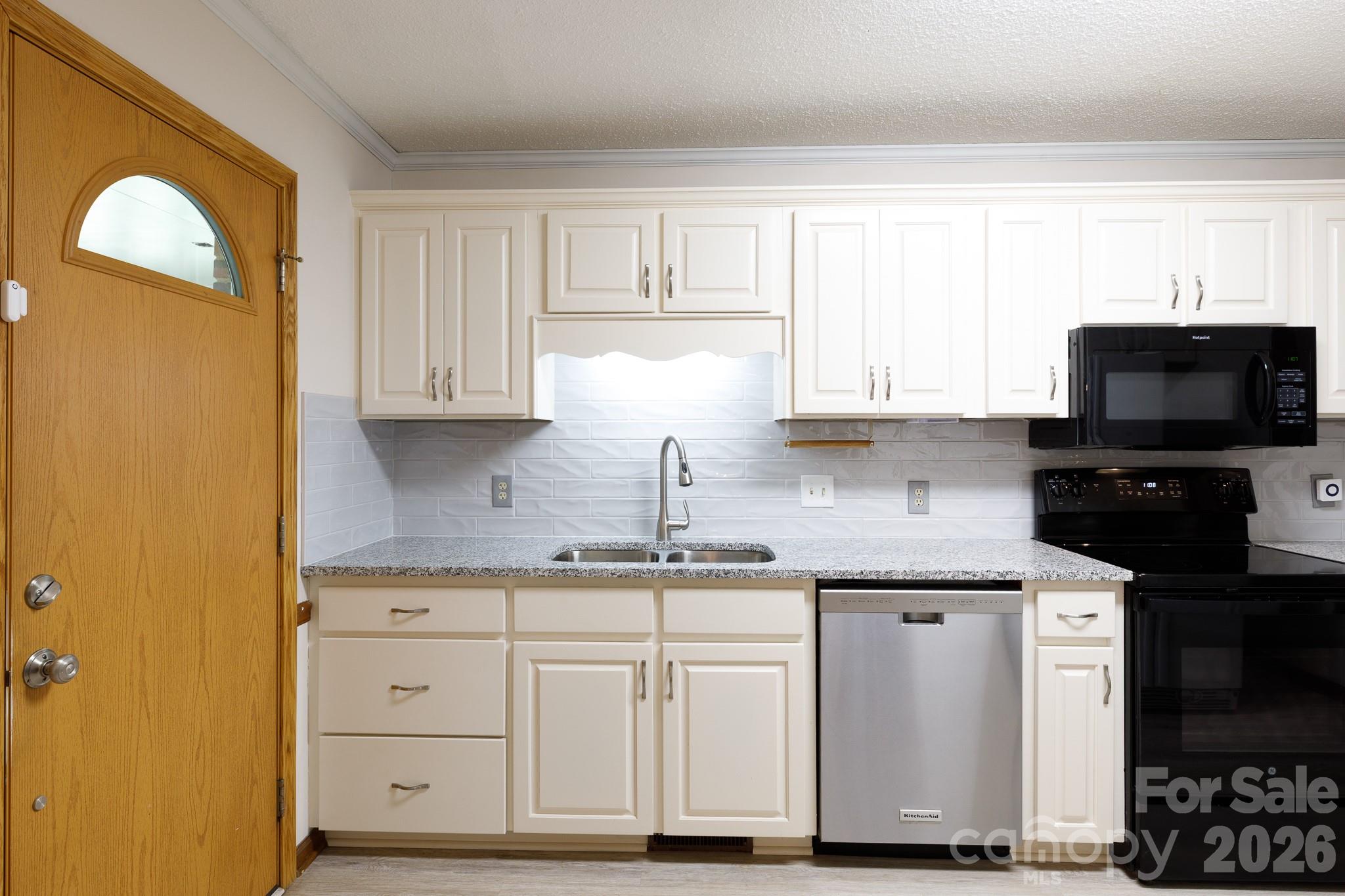 1667 Heatherhill Road Property Photo 12