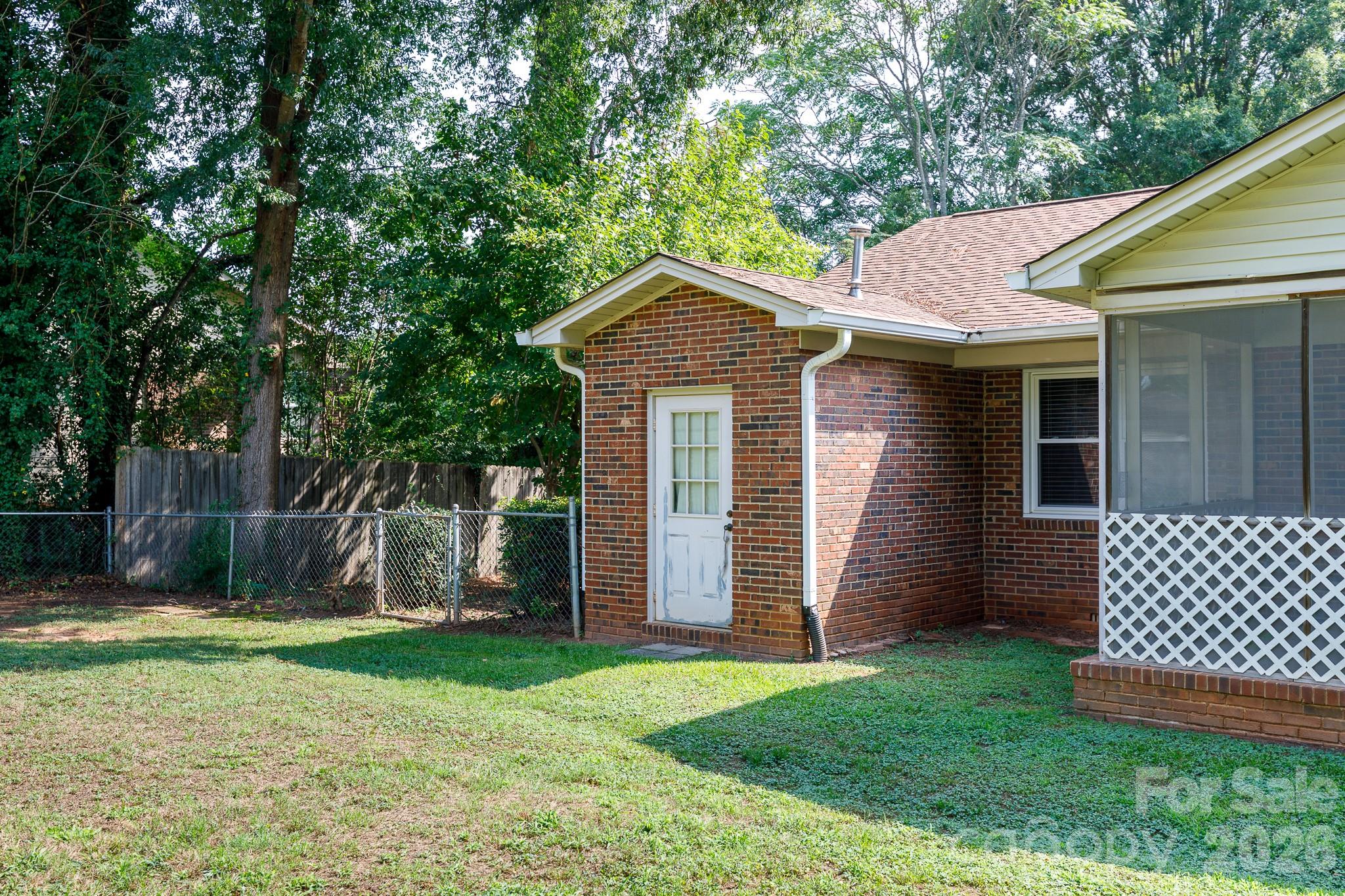 1667 Heatherhill Road Property Photo 32