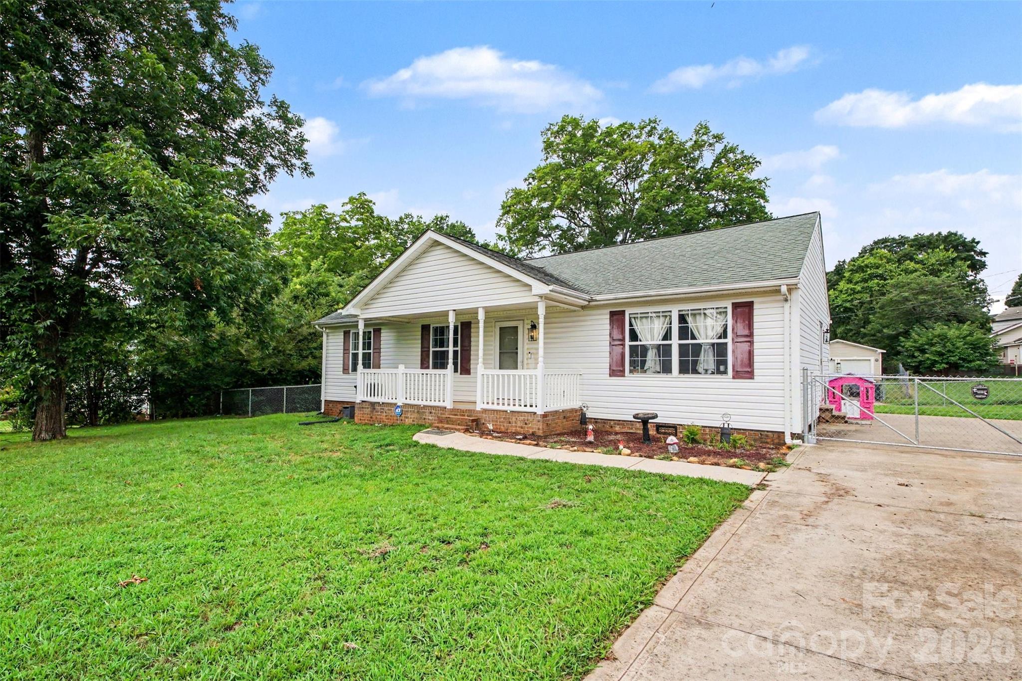 409 Baker Street Property Photo 2