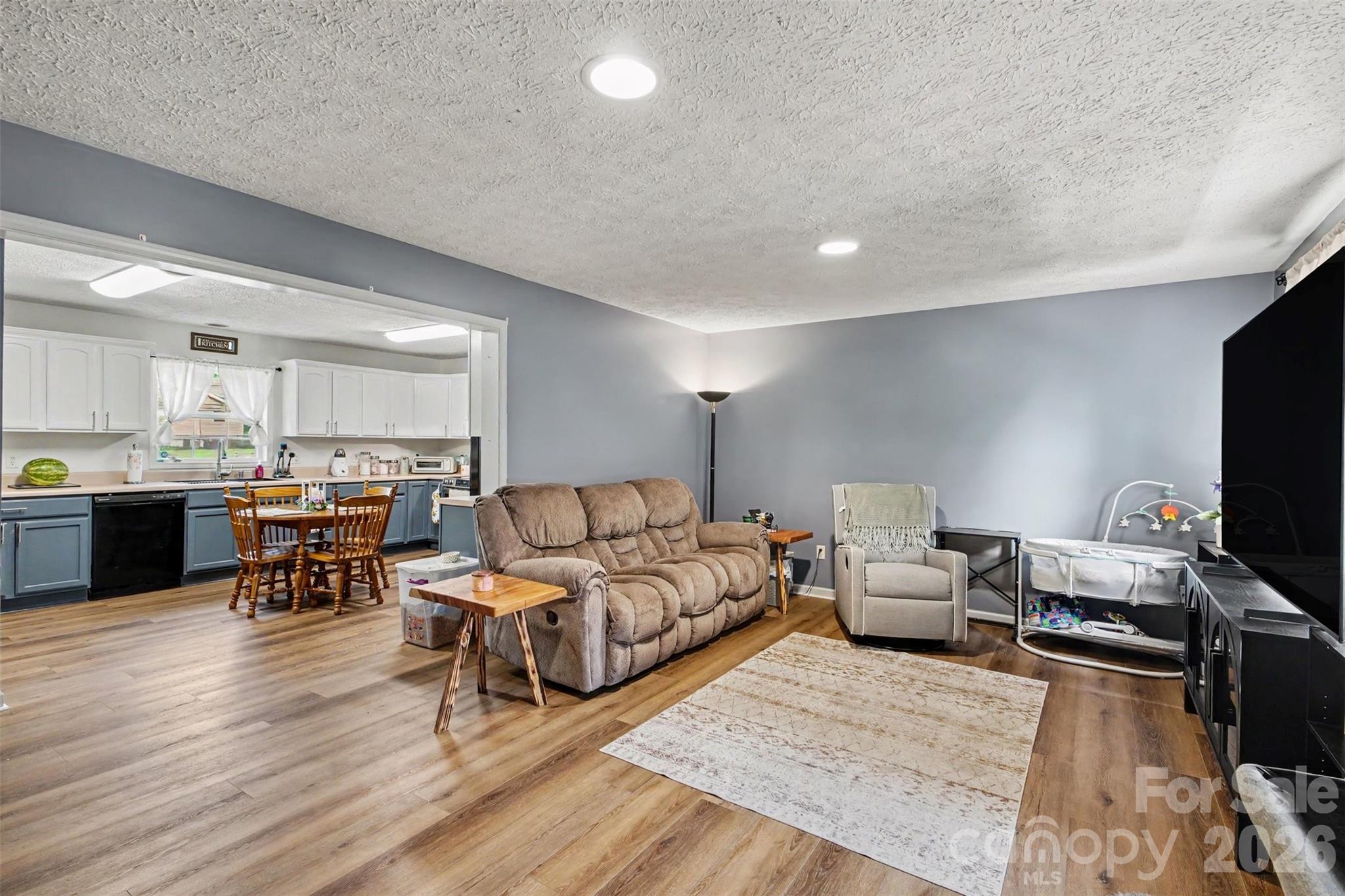409 Baker Street Property Photo 5