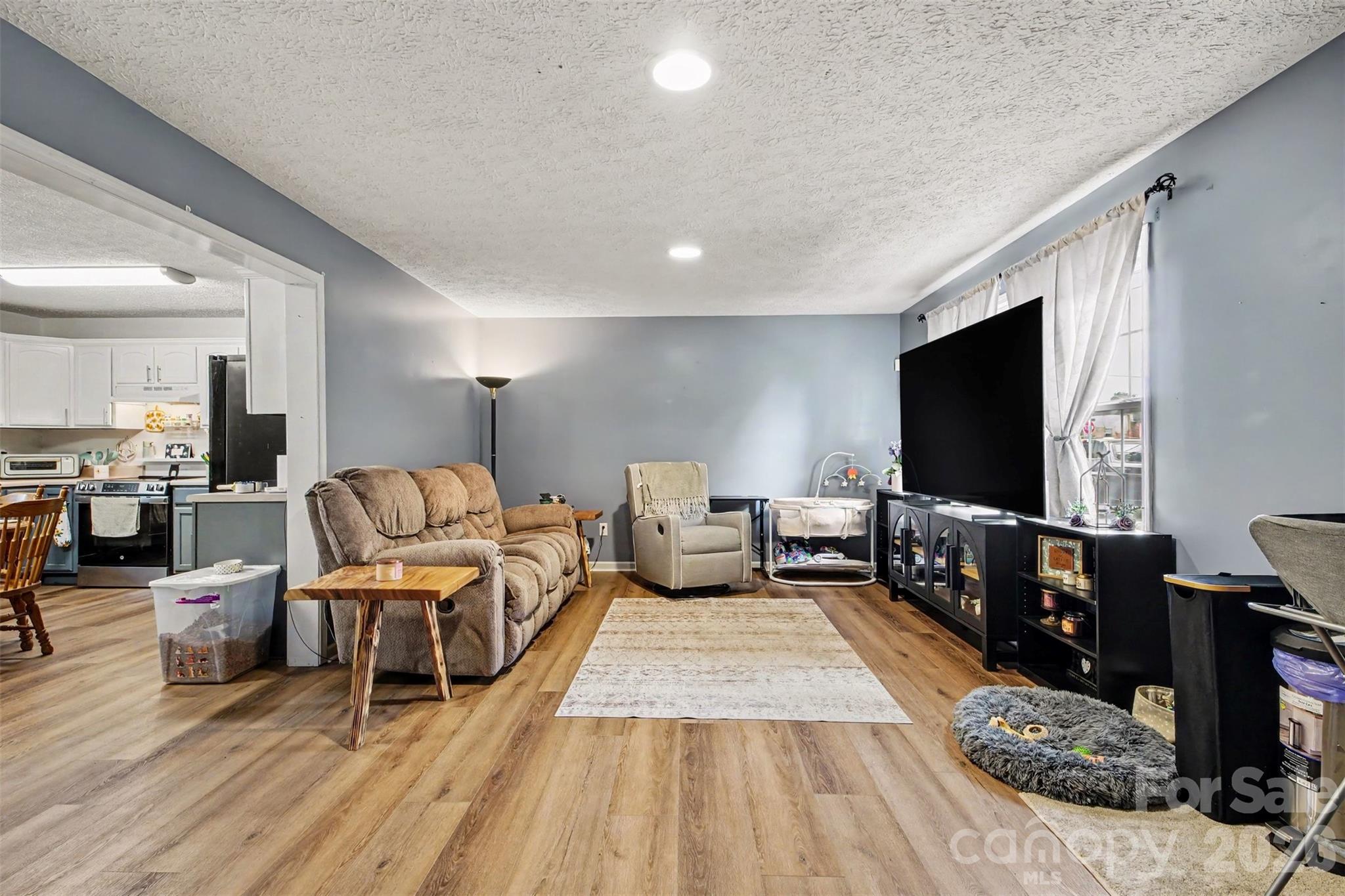 409 Baker Street Property Photo 6