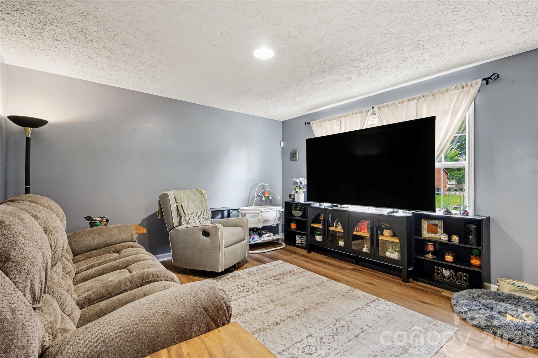 409 Baker Street Property Photo 8