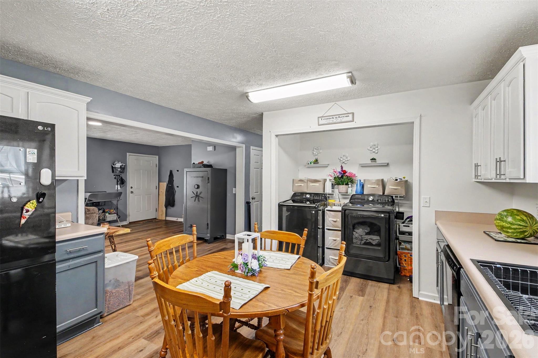 409 Baker Street Property Photo 9