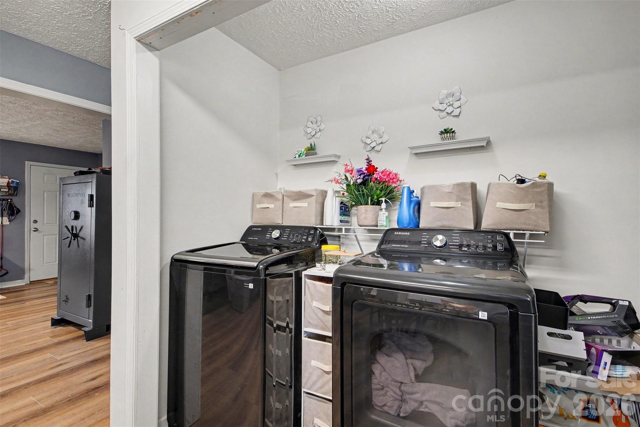 409 Baker Street Property Photo 12