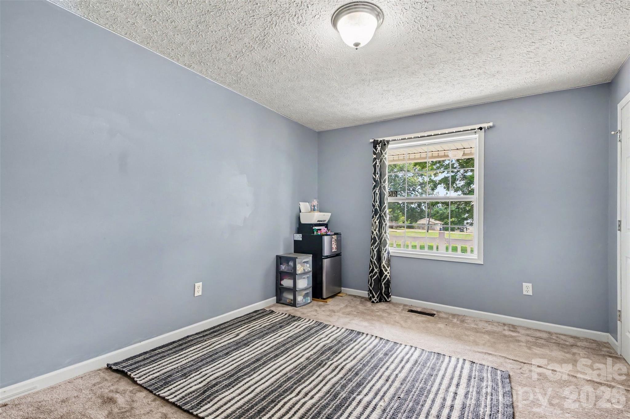 409 Baker Street Property Photo 14