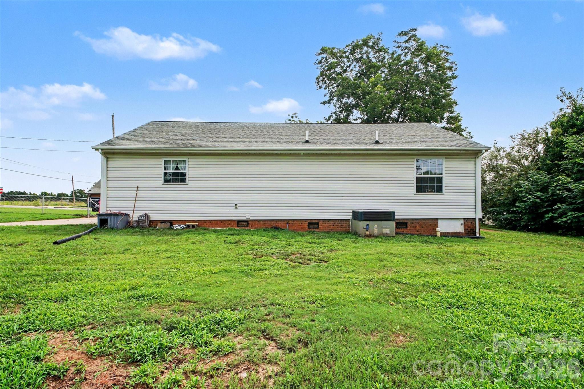 409 Baker Street Property Photo 25