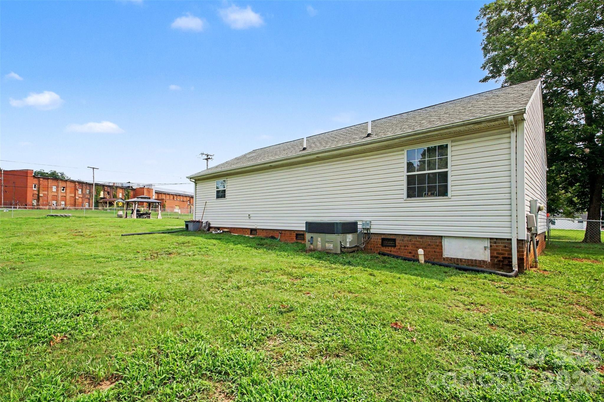409 Baker Street Property Photo 26