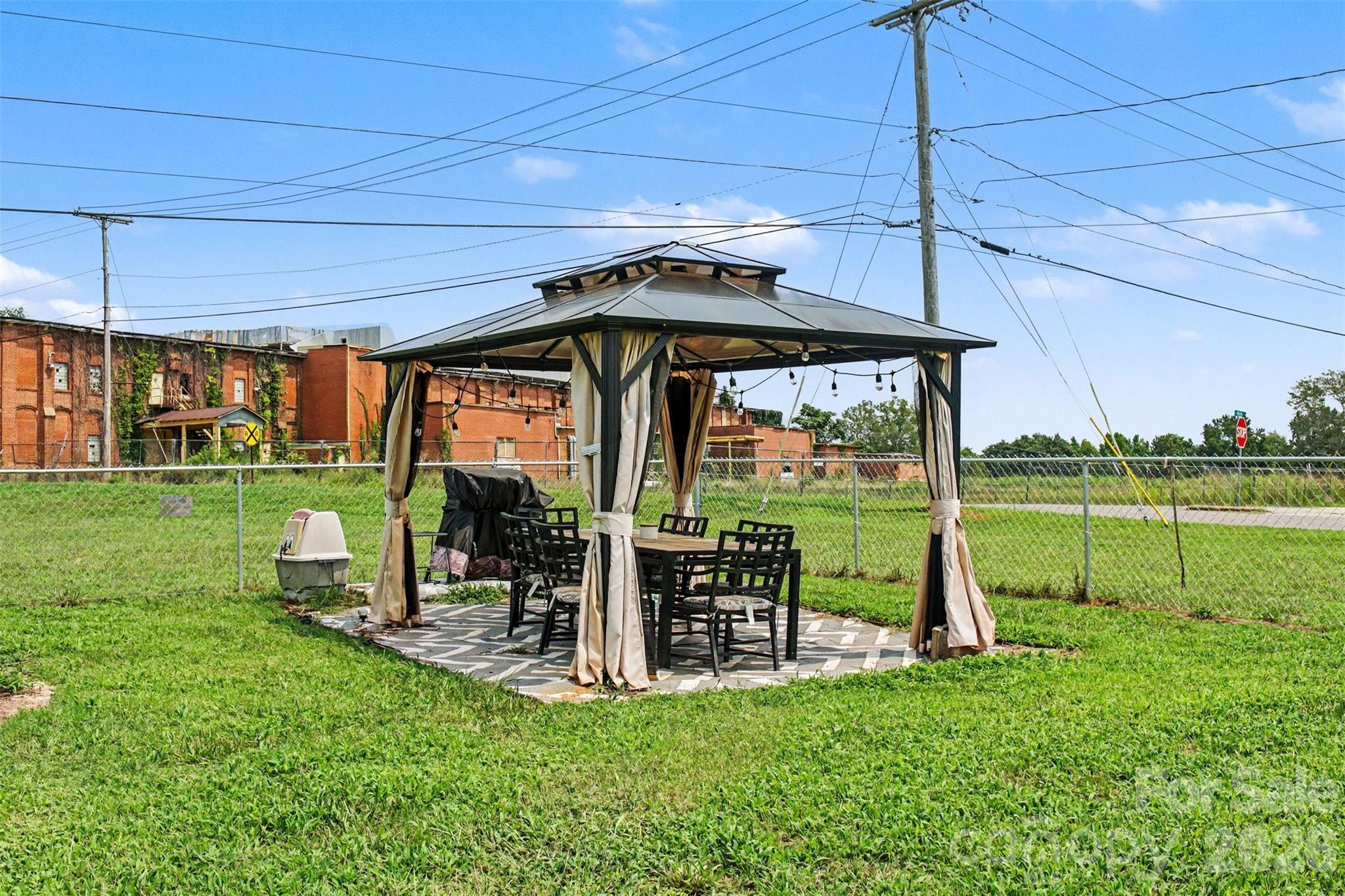 409 Baker Street Property Photo 28