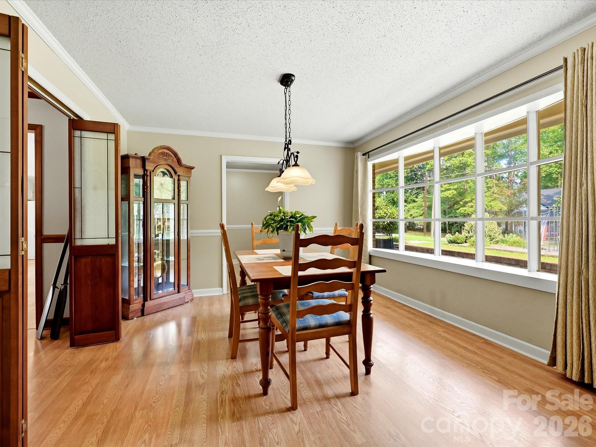 8812 Crestwood Drive Property Photo 4