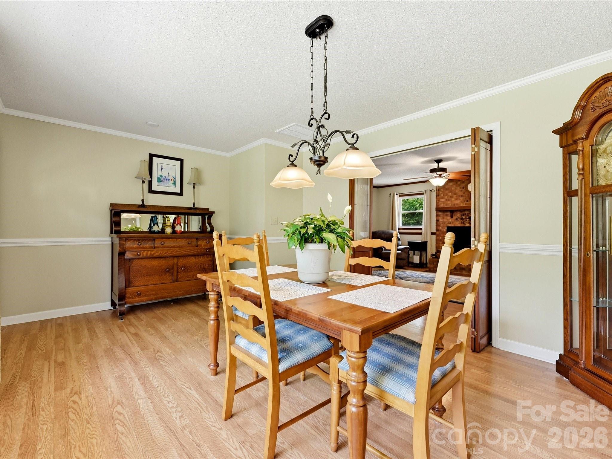 8812 Crestwood Drive Property Photo 7