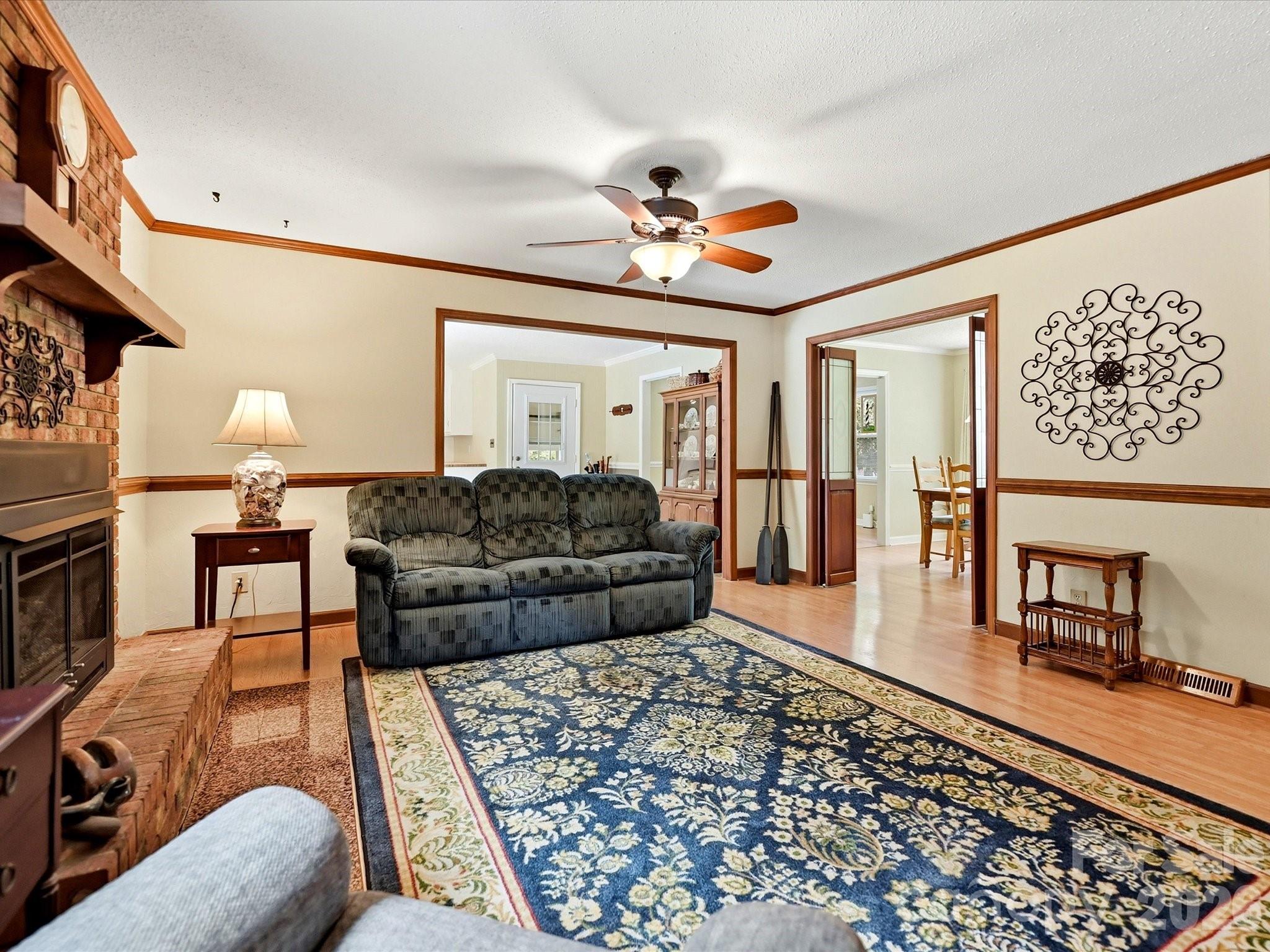 8812 Crestwood Drive Property Photo 10