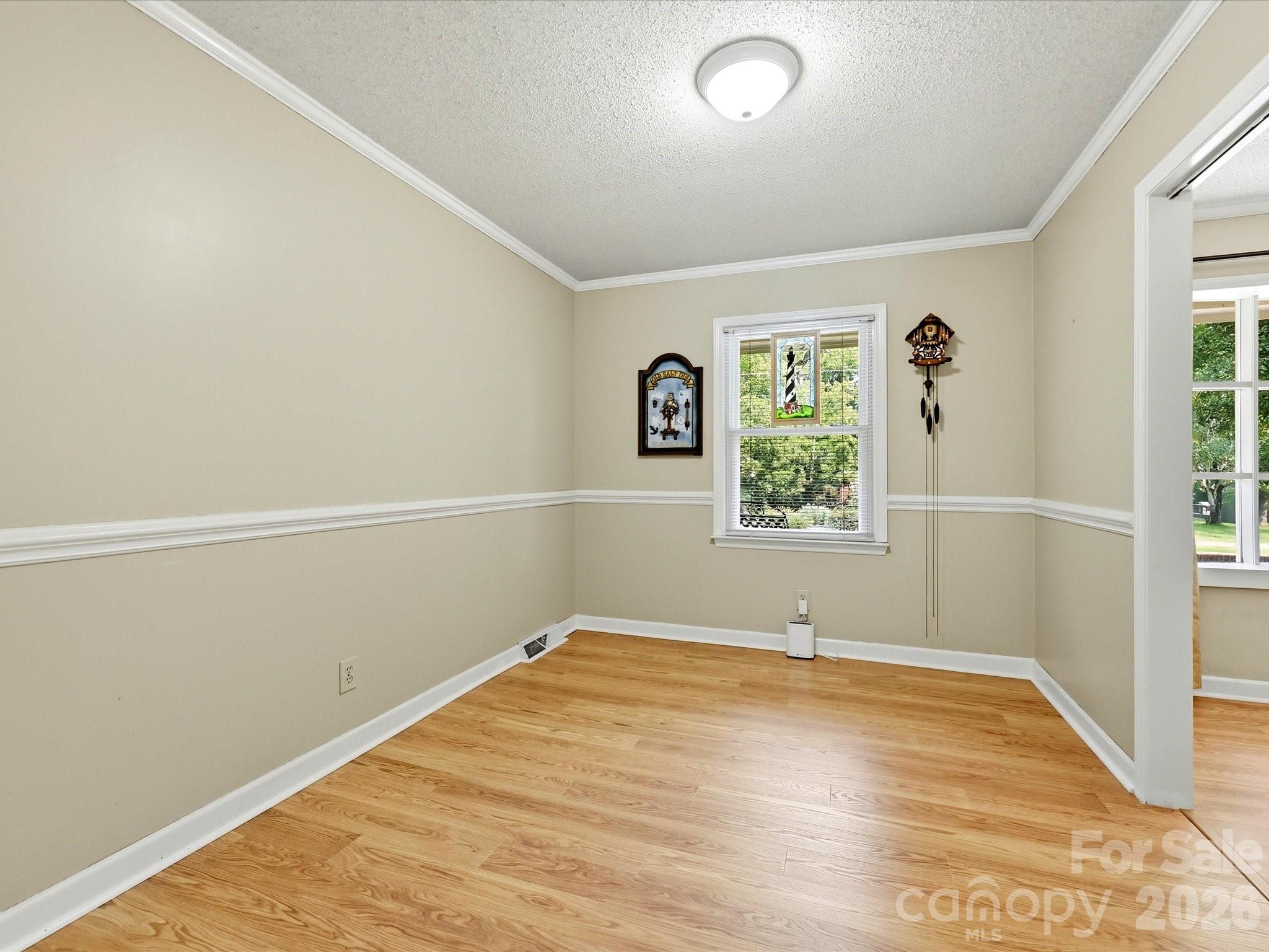 8812 Crestwood Drive Property Photo 11