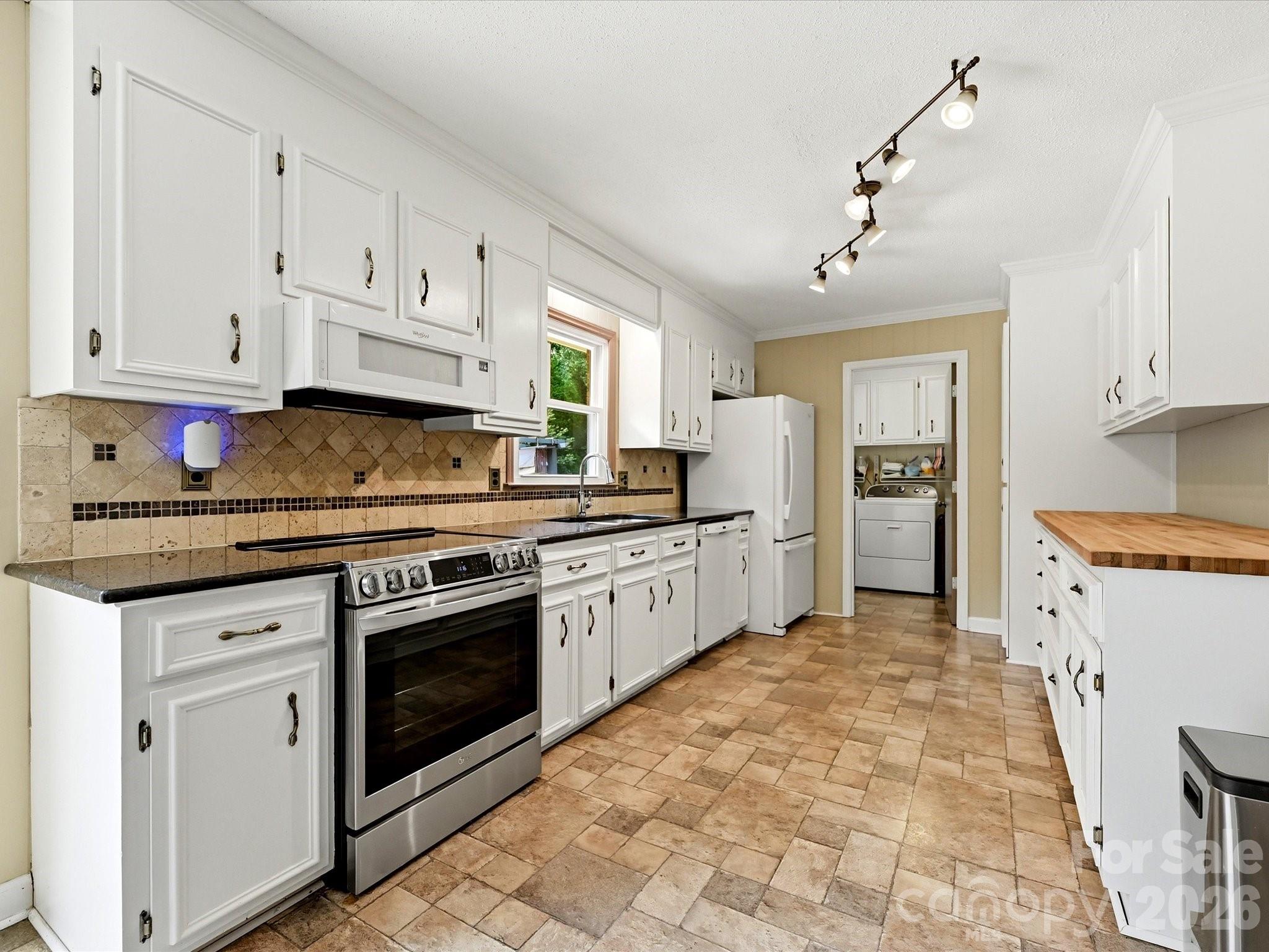 8812 Crestwood Drive Property Photo 14