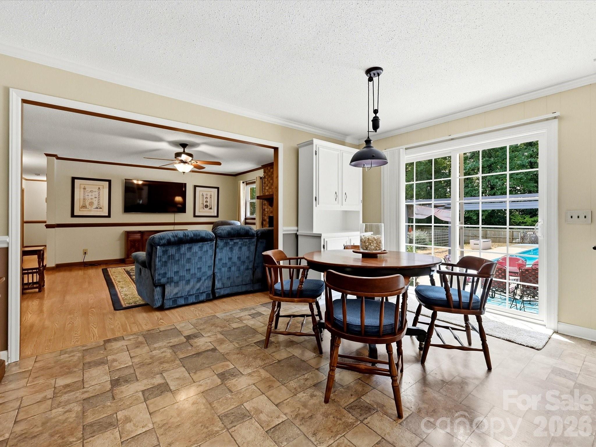 8812 Crestwood Drive Property Photo 17