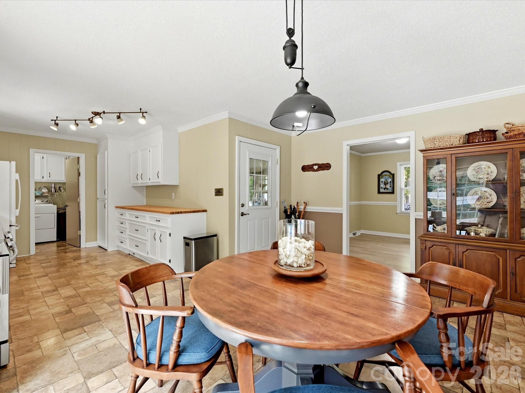 8812 Crestwood Drive Property Photo 18