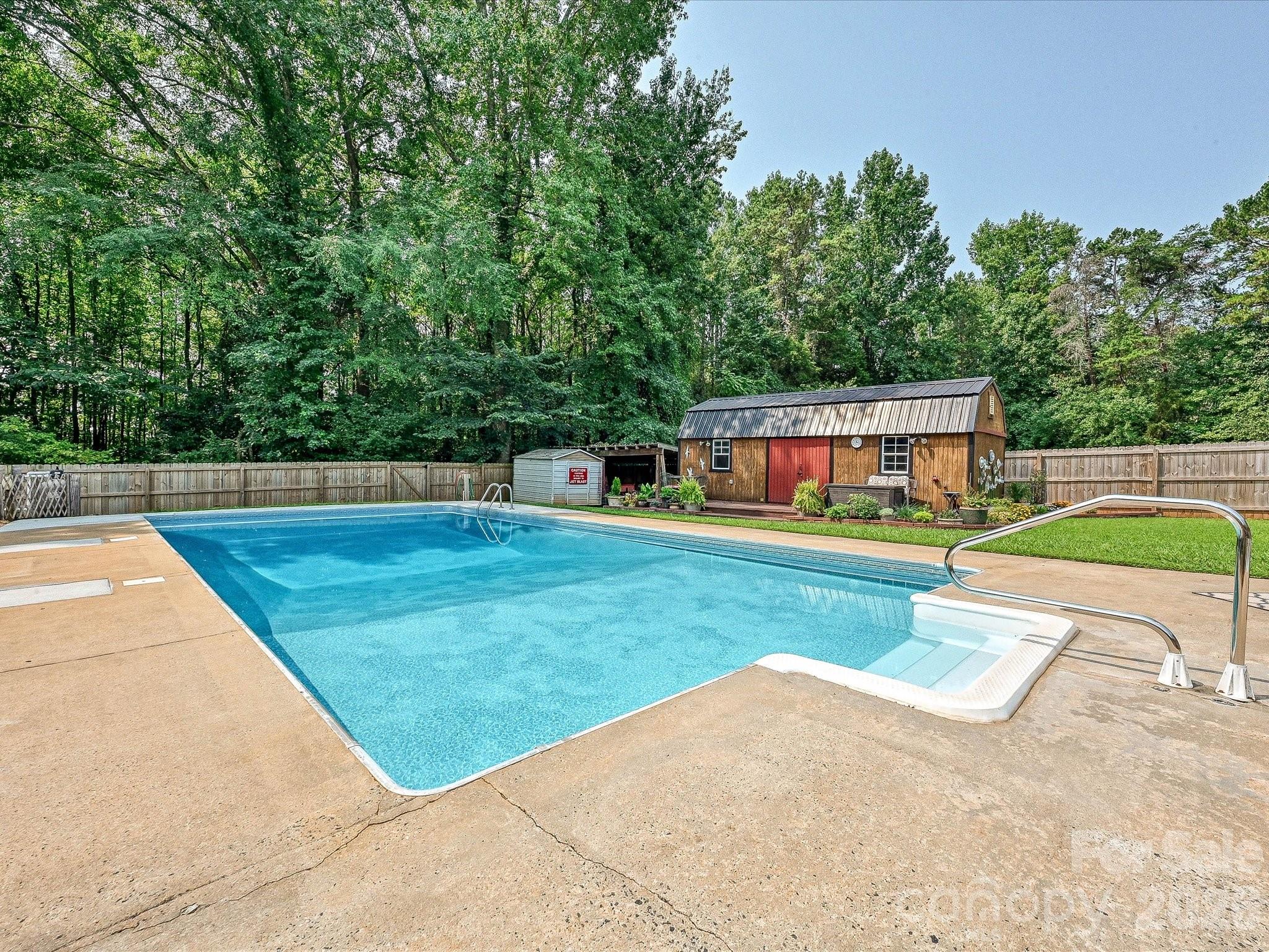 8812 Crestwood Drive Property Photo 26