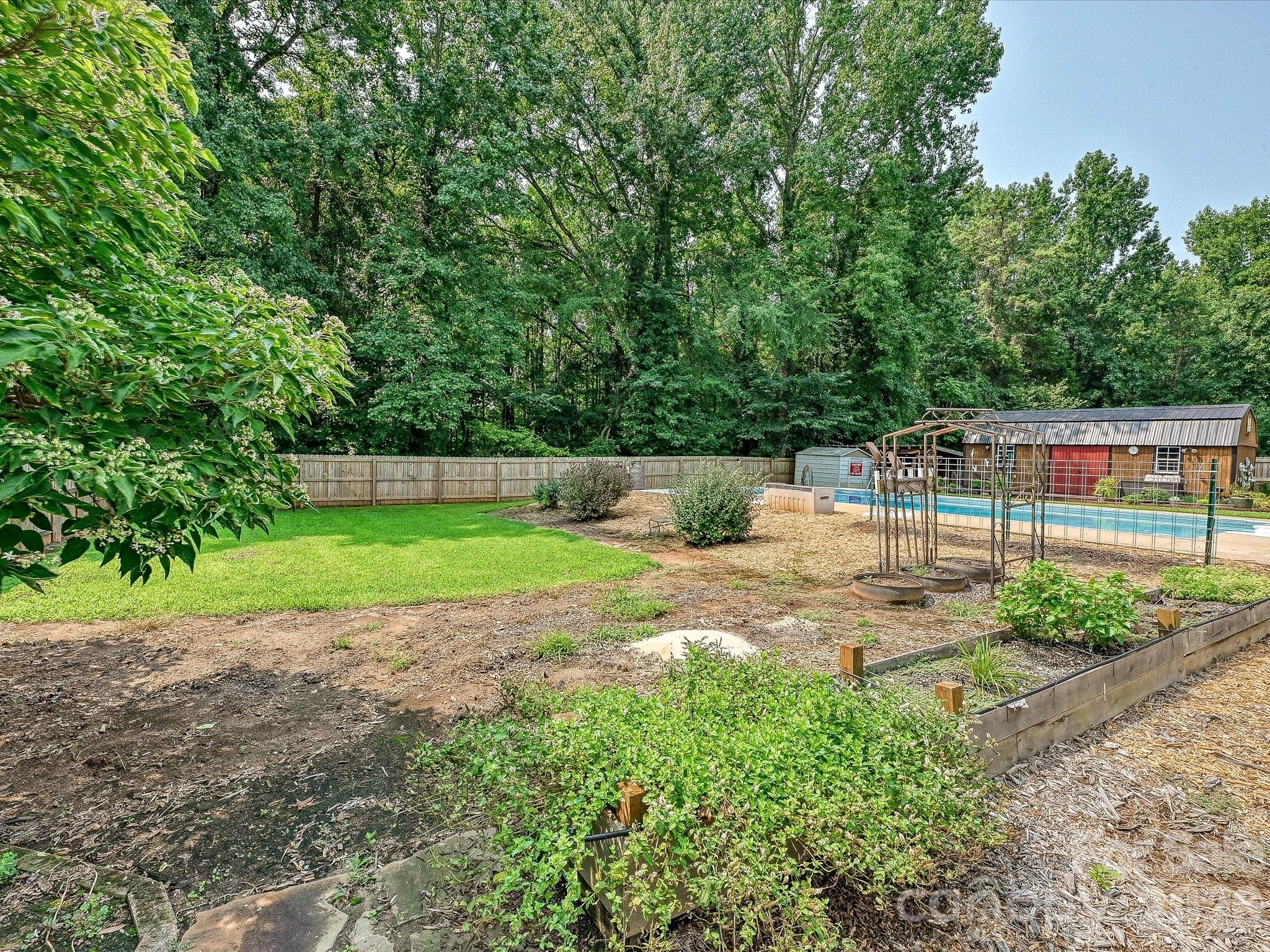 8812 Crestwood Drive Property Photo 32