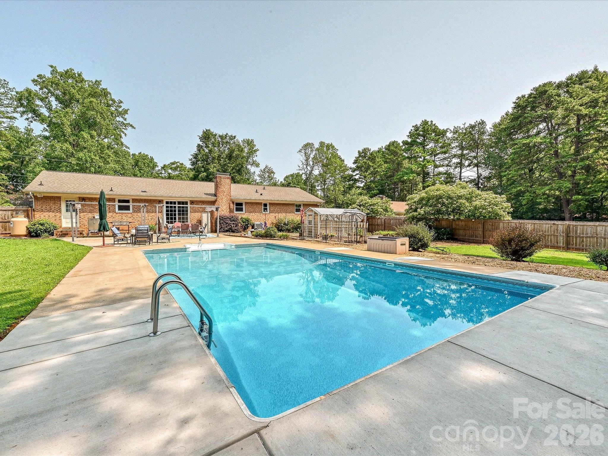 8812 Crestwood Drive Property Photo 34