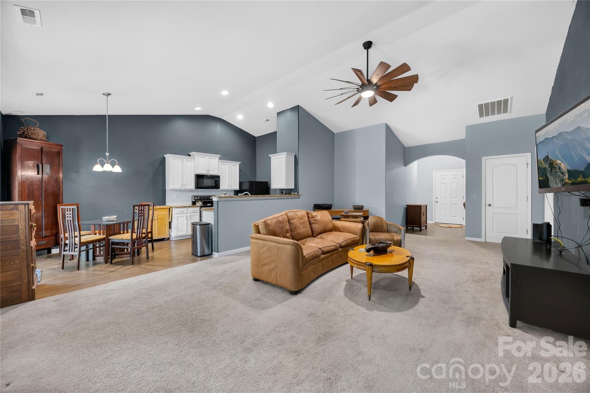 809 Gunnar Drive Property Photo 2