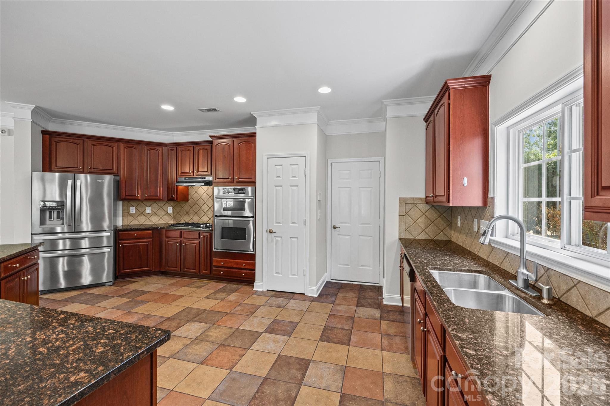9513 Seamill Road Property Photo 15