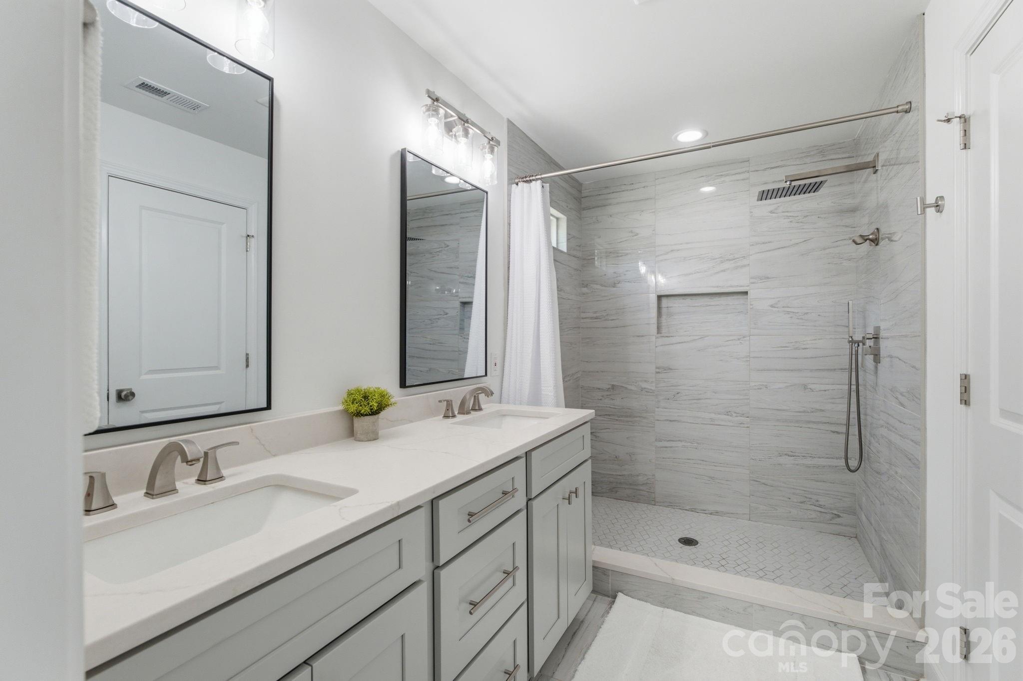 2639 Englehardt Street Property Photo 9