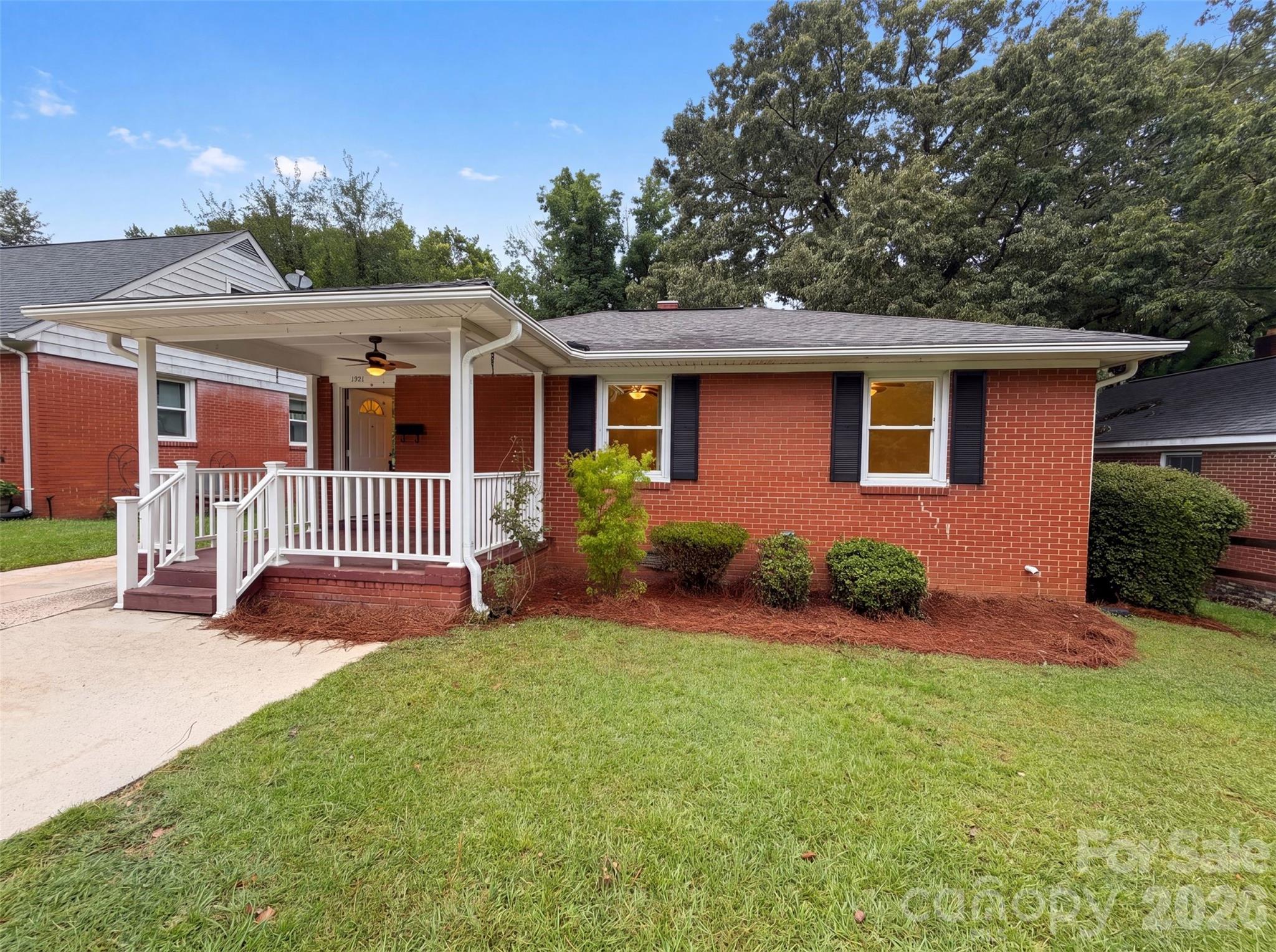 1521 Herrin Avenue Property Photo 1