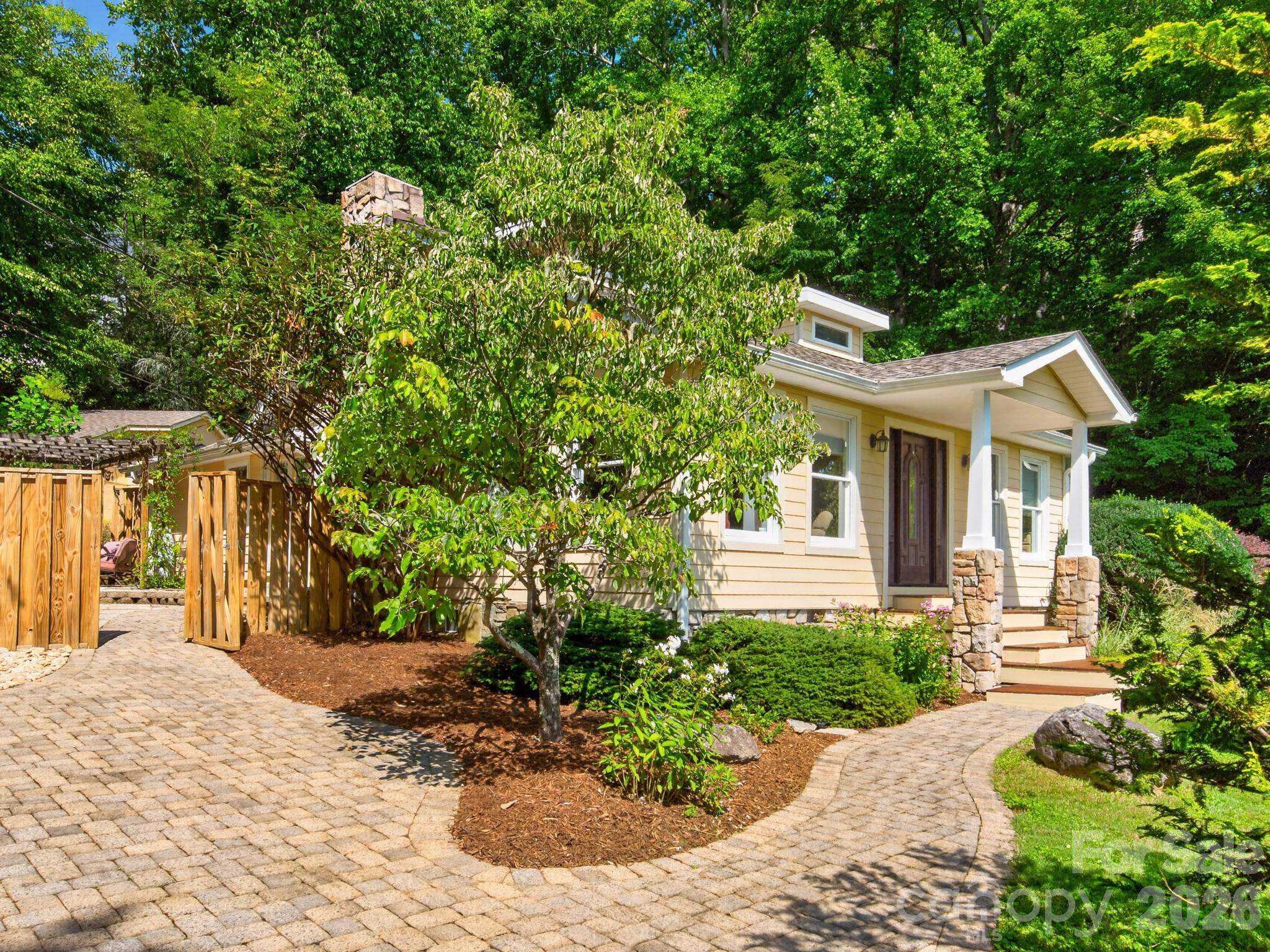 3046 Turnpike Road 7r Property Photo 1