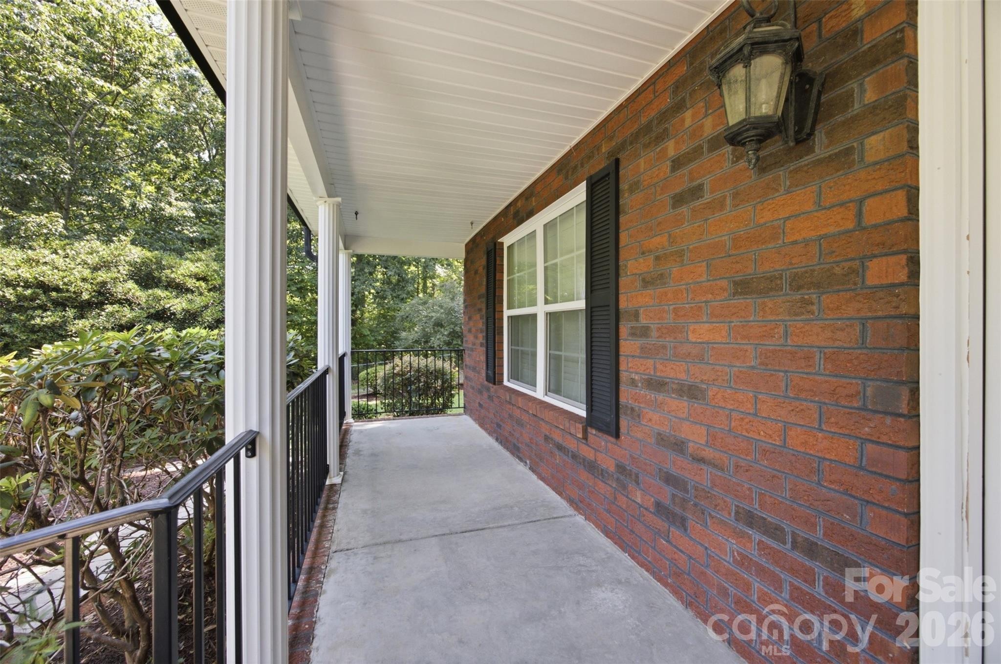 125 Shady Bluff Drive Property Photo 3