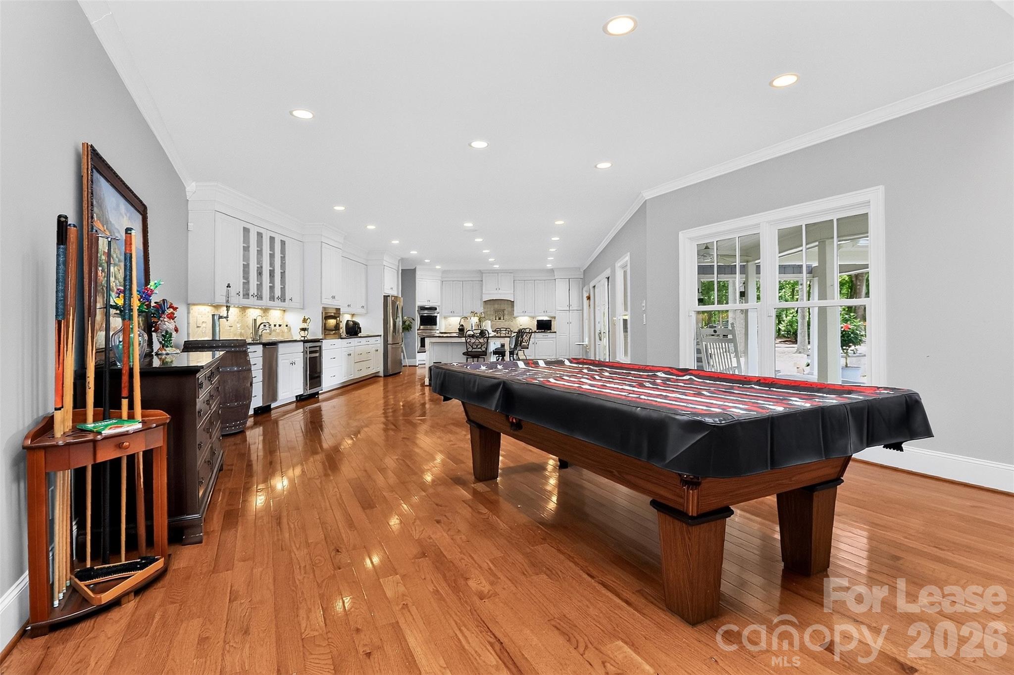 9704 Saddle Avenue Property Photo 8