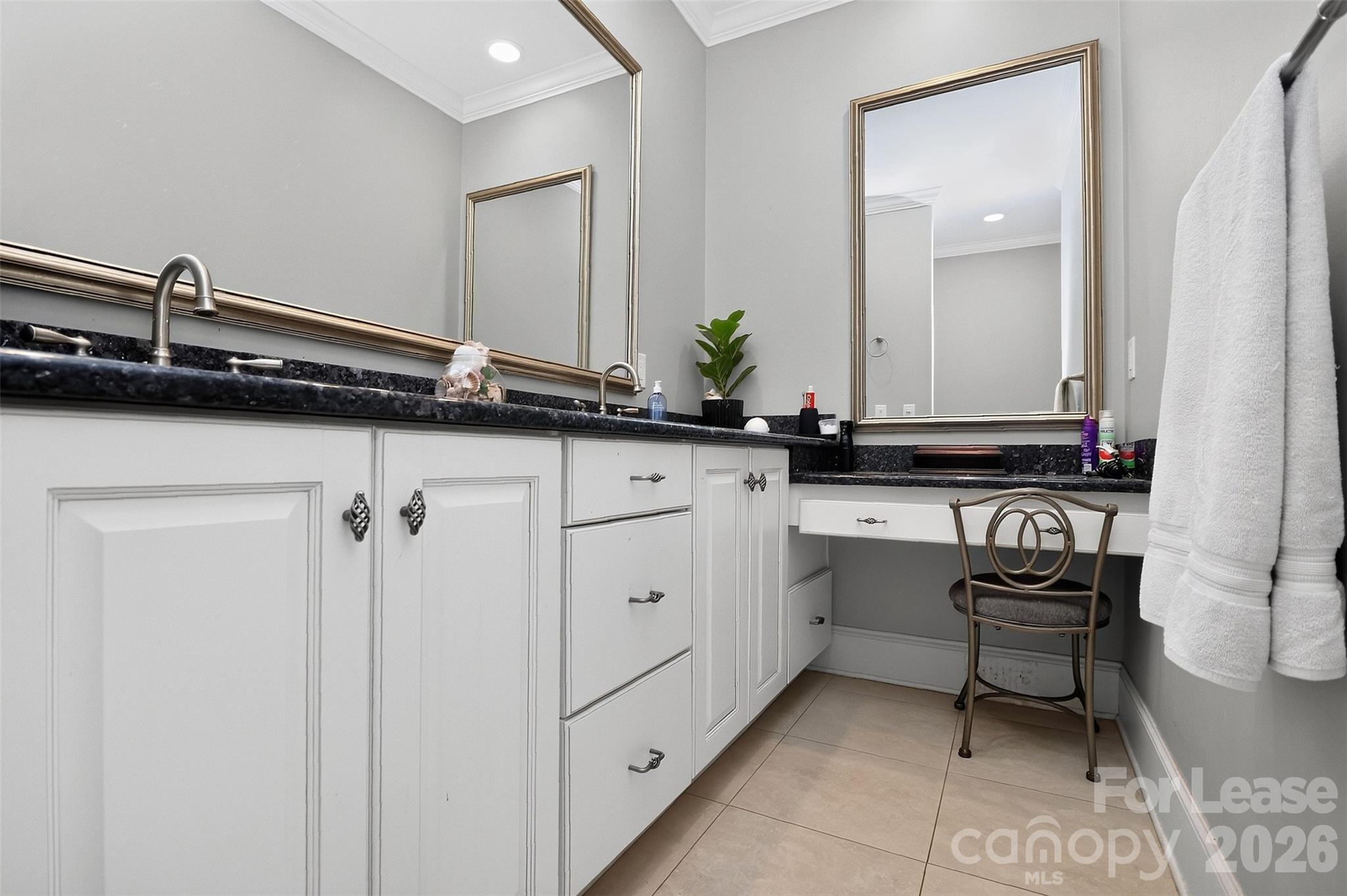 9704 Saddle Avenue Property Photo 11