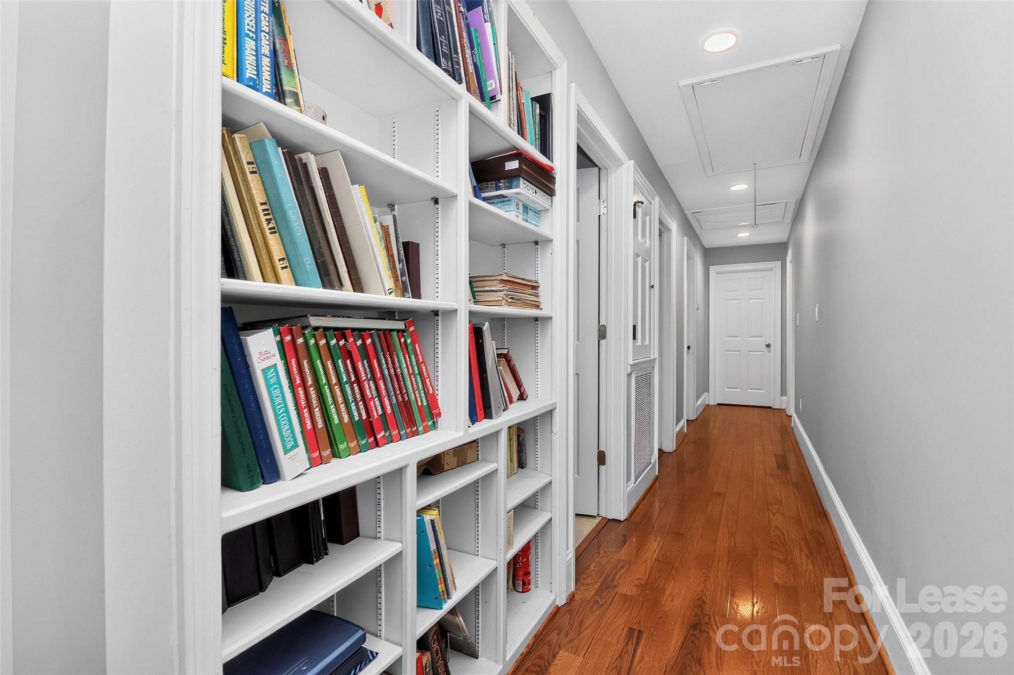 9704 Saddle Avenue Property Photo 13