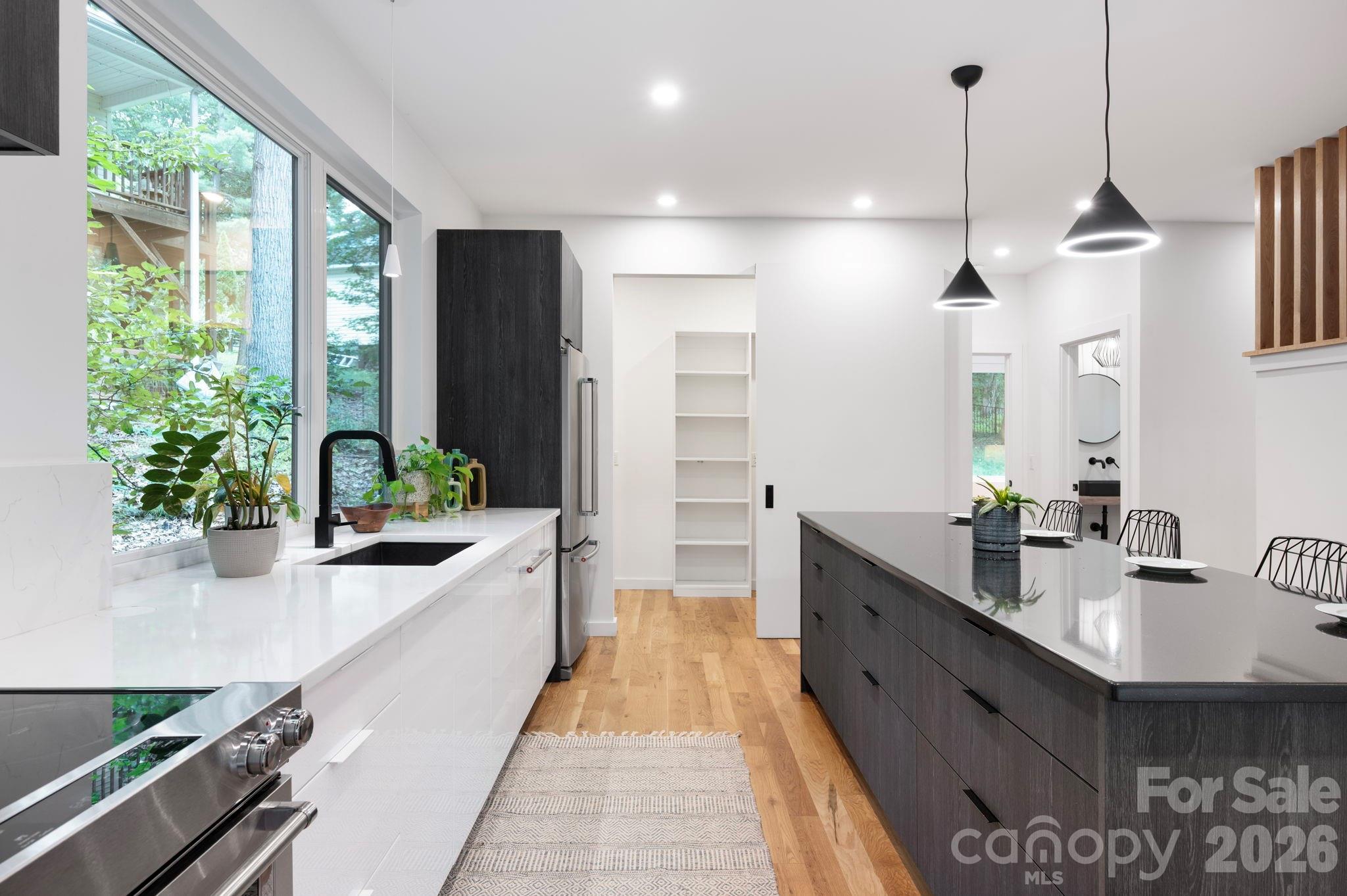 190 Rumbough Place Property Photo 13