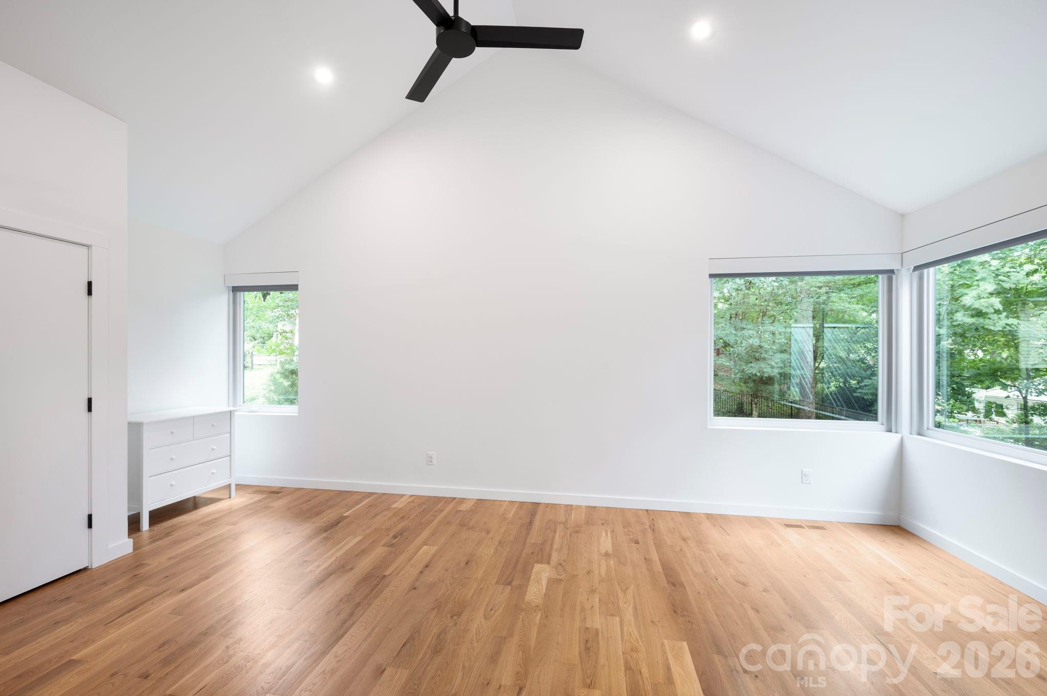 190 Rumbough Place Property Photo 28
